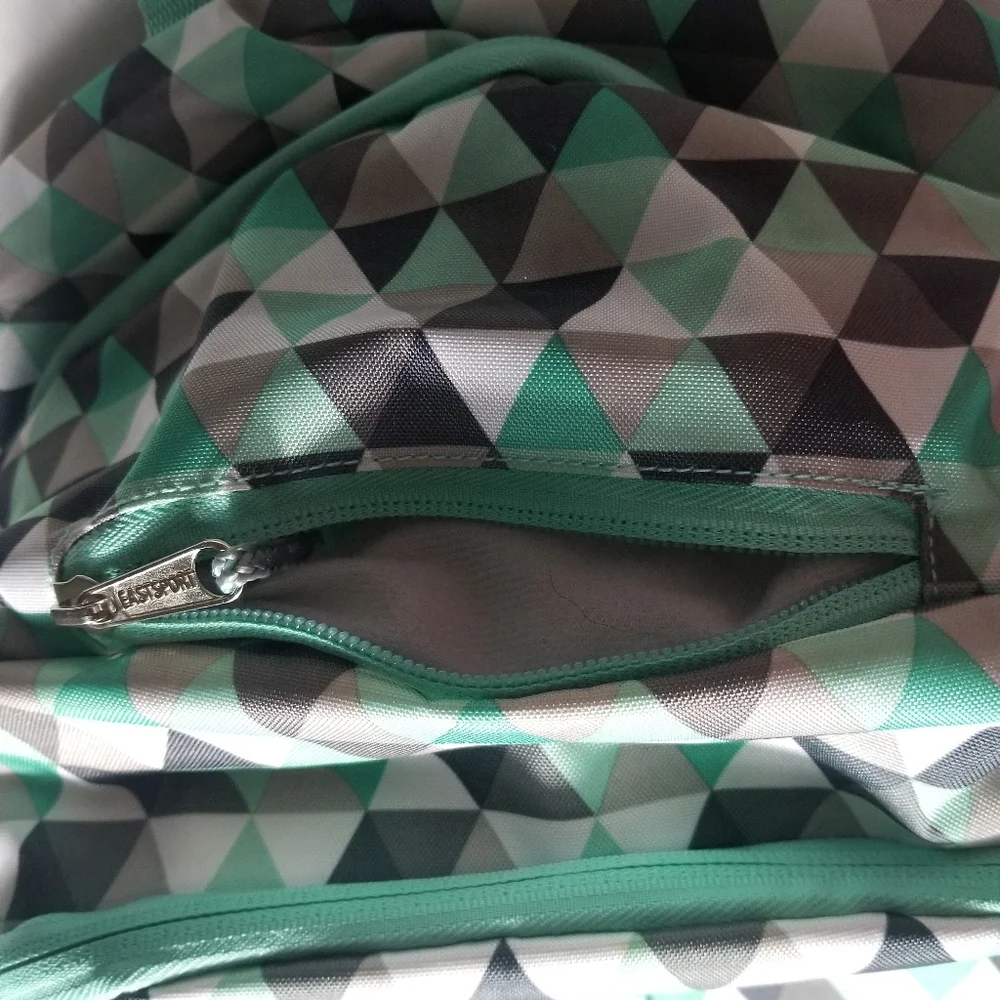 LIKE NEW EASTSPORT BACKPACK